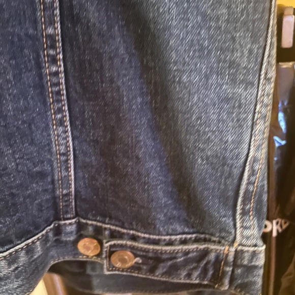 Gap- distressed down to waist denim jacket - Picture 7 of 11